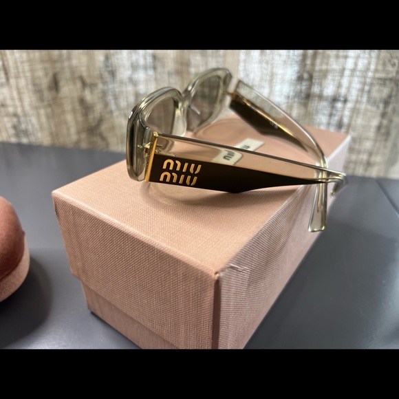 Miu Miu08YS, a solid-colored light brown rectangle - Picture 2 of 7